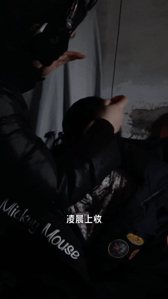 短剧女主全年无休拍了48部戏短剧行业的卷度直接拉满！女主李安娜日均工作16小时、