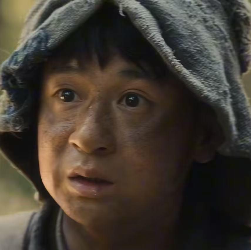 演员黄澄澄说，我毕业于中国传媒大学表演系，但我找不到工作，当时在北京，我不认识任