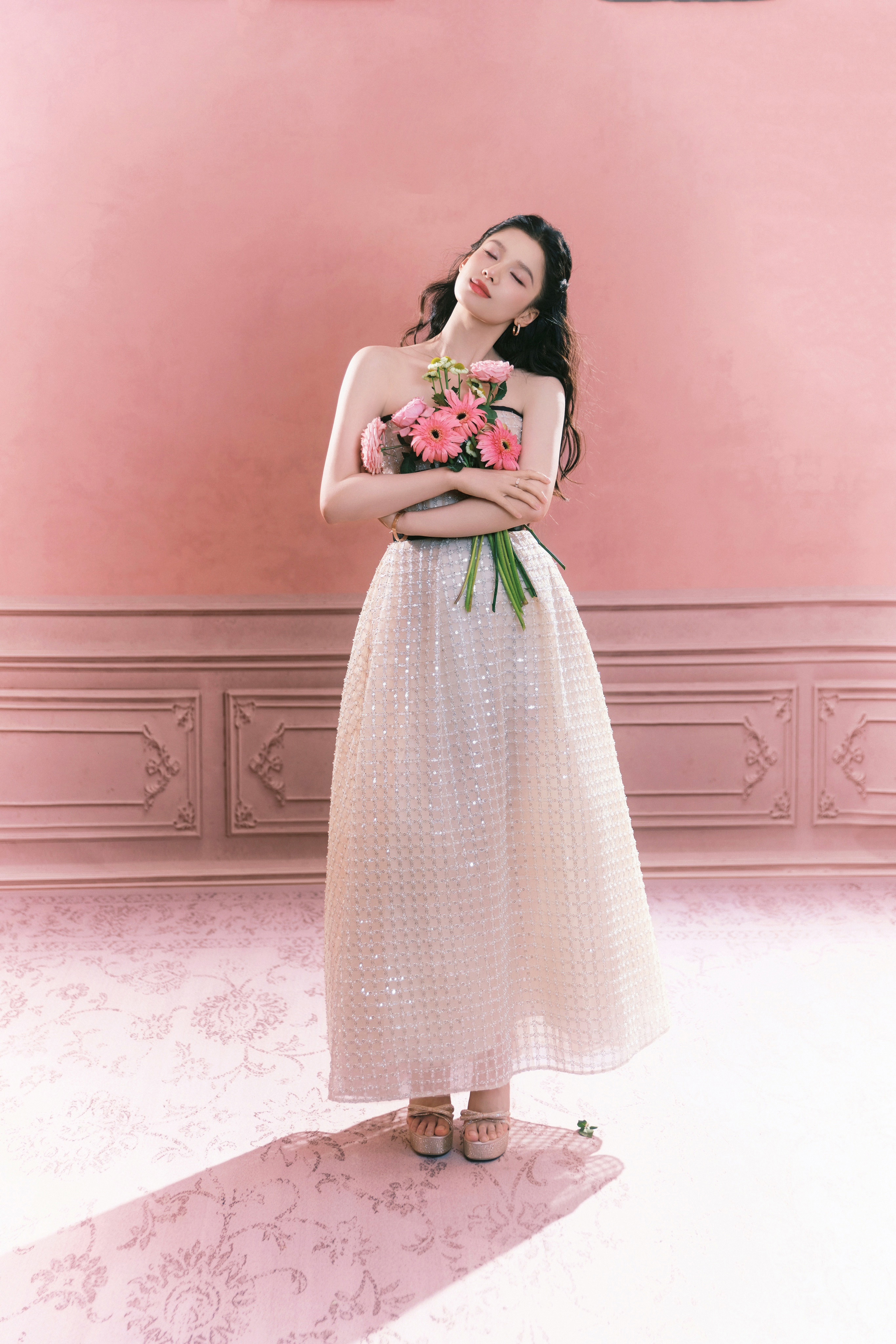 张婧仪｜湖南卫视跨年演唱会 Elie Saab 2026 早春新季裙装搭配 Ca