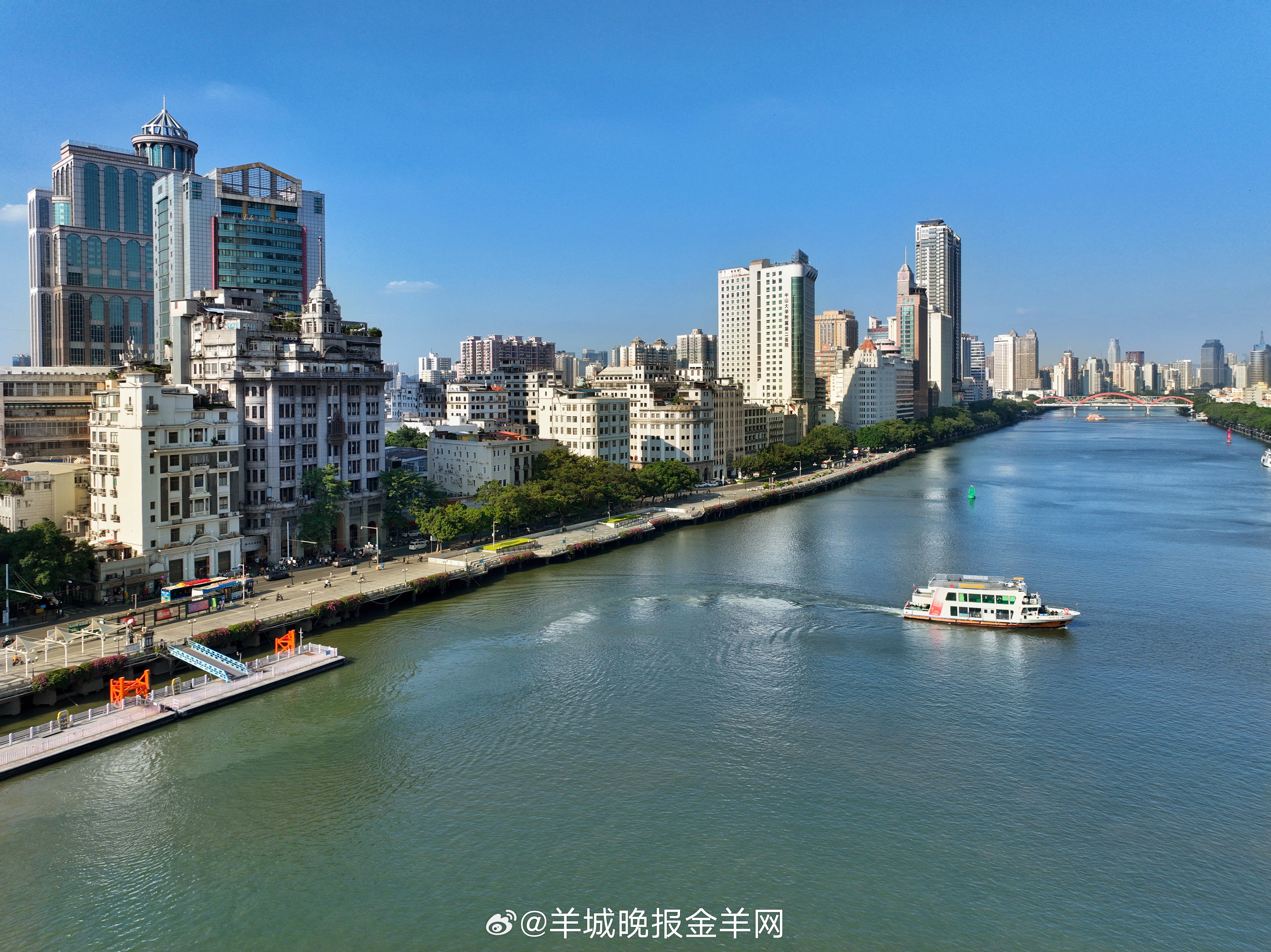 #早安#一成不变，只会将自己困在原地；懂得自我更新，生活才会有灿烂的模样。 ​​