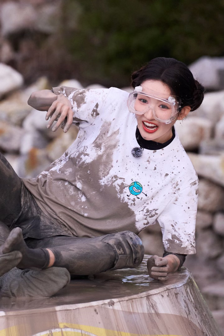 王玉雯接梗丝滑得像ai谁懂我们雯雯的临场反应有多绝！综艺里不管谁抛梗过来，她都能