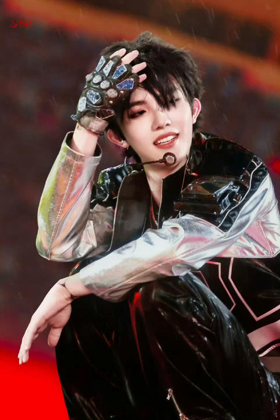 苏新皓拥抱18岁的告别舞台拥抱18岁的告别 啊啊啊！太让人期待了《苏新皓——拥抱