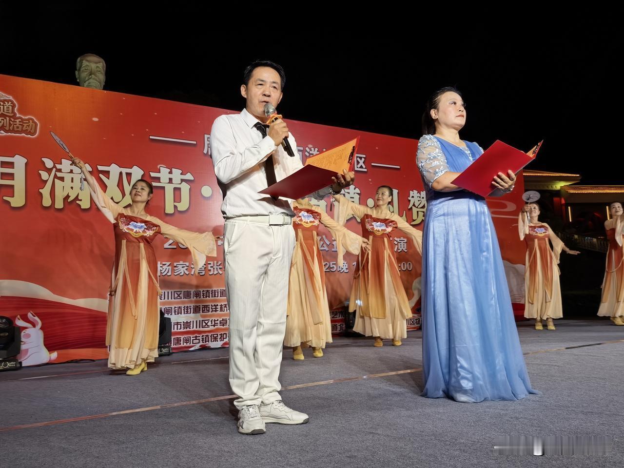 近日
唐闸古镇烟火喧腾
由唐闸街道西洋桥社区
北城之光艺术团筹办的
“双节”庆祝