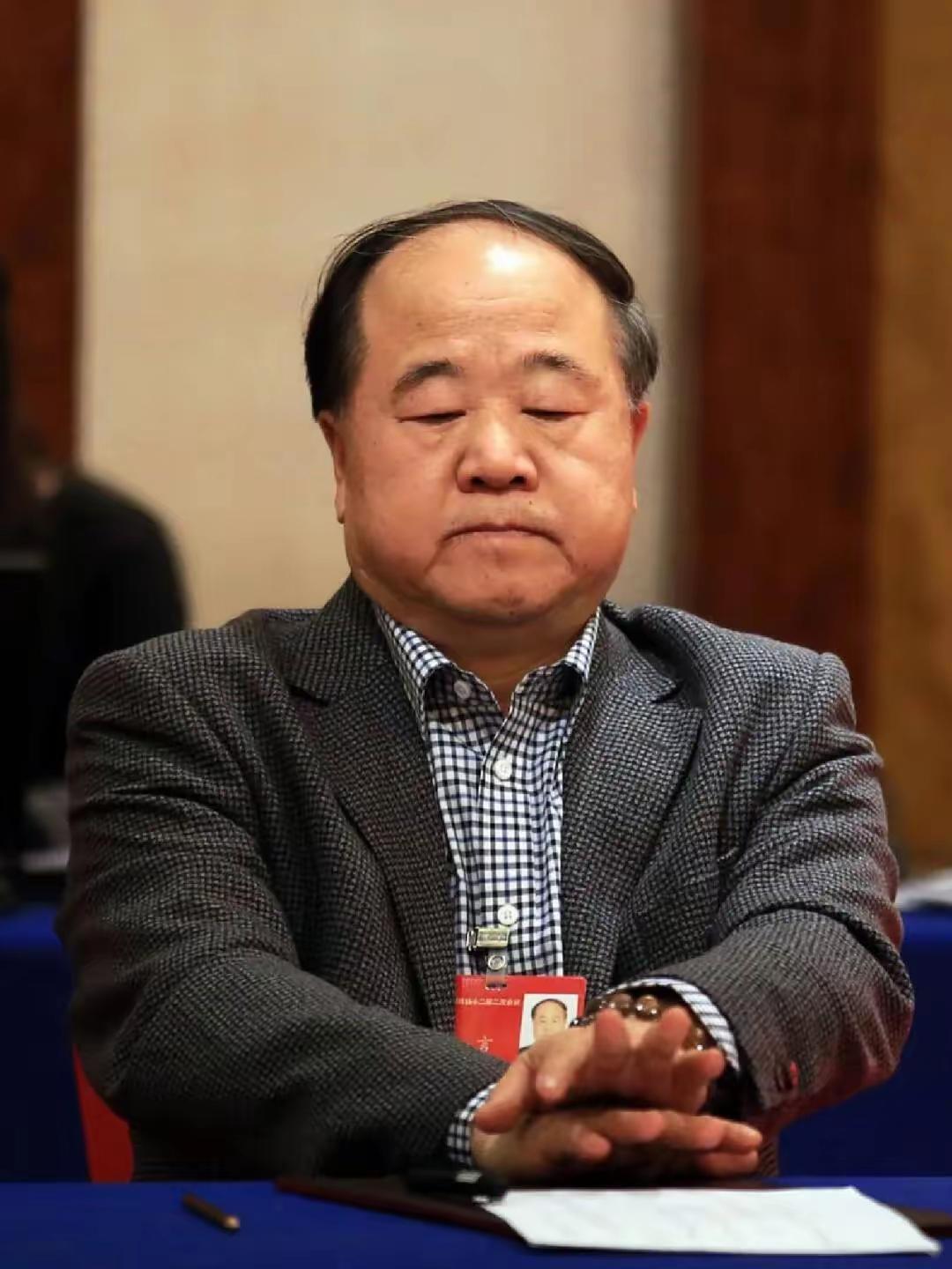 莫言说：
“如果你熬到一个人喝茶，一个人散步，一个人旅行，一个人看书，没有电话，