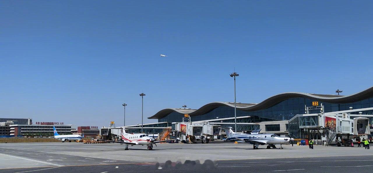 【新公司 要成为国内新机型首发用户？】昨天，新疆天缘通用航空正式开航，首航乌鲁木