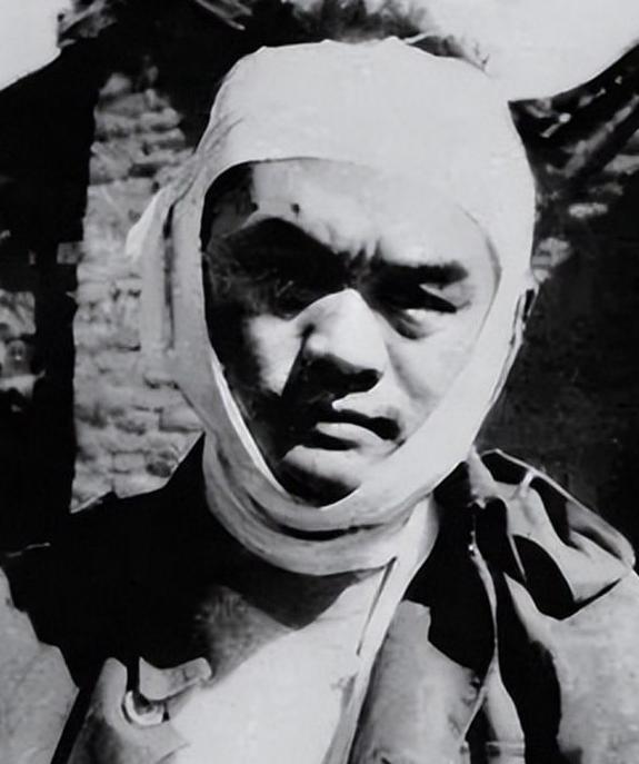 [微风]1948年，与我党有血海深仇的国民党高级将领康泽在襄阳被捕，远在西柏坡的