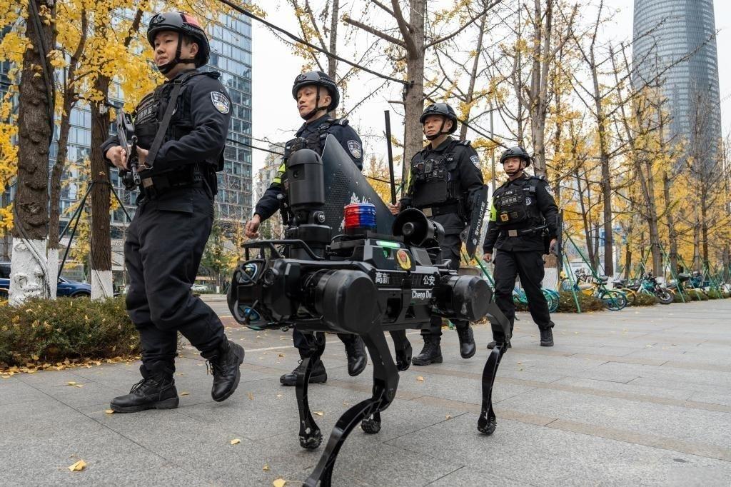 笑不活了！美军下令禁用中国机器狗，供应商神操作：买咱家的，抠了标照用！


美军