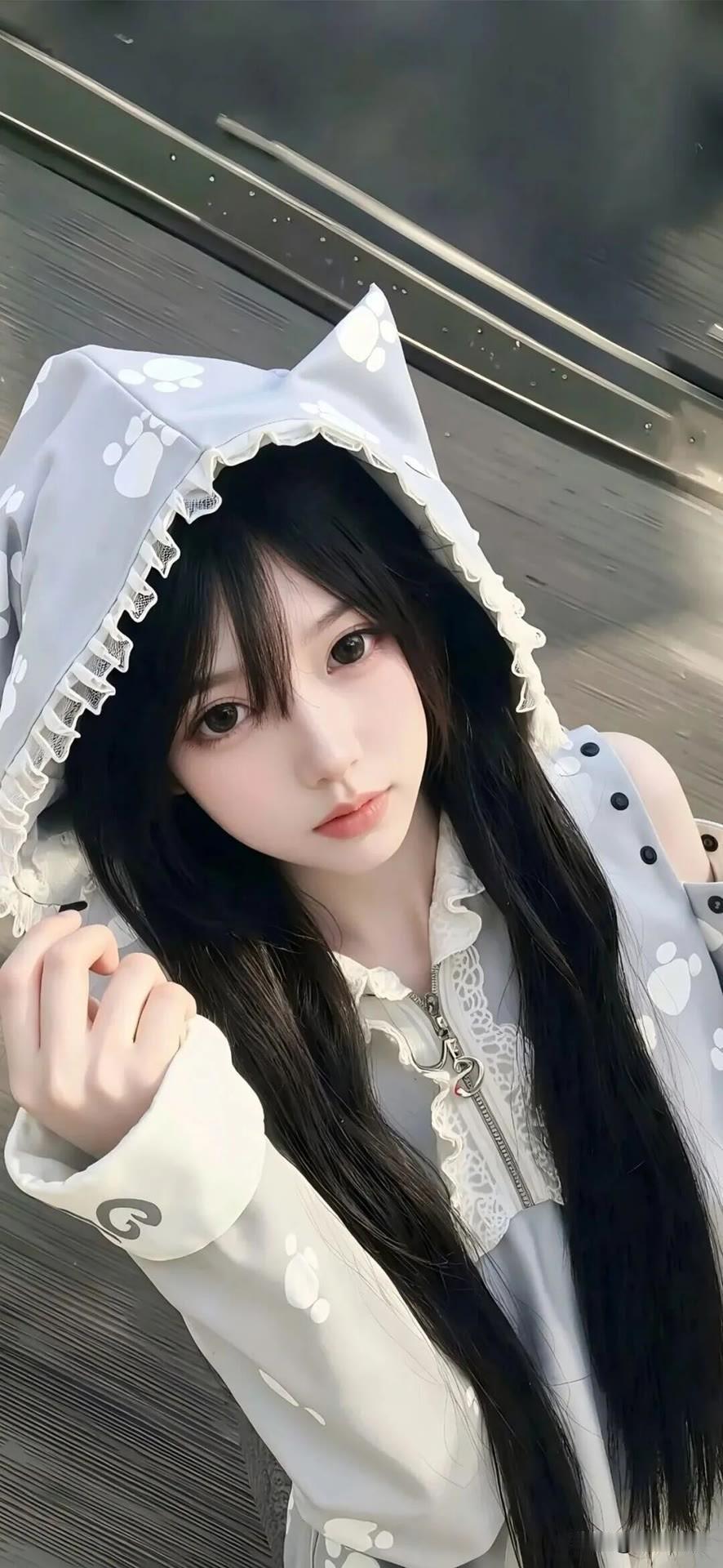 猫眼少女，轻纱遮面，光是这画面就充满了神秘的诱惑。想象一下，那灵动如猫眼的双眸，