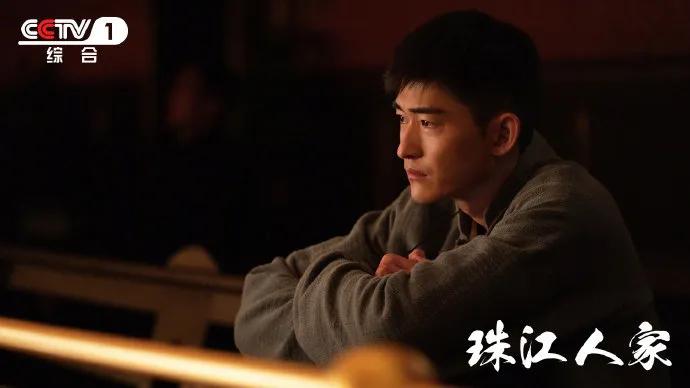 去油还得央视爸爸来，张翰和杨烁当初公认两大“油王”在央视播的珠江人家里，不但不油