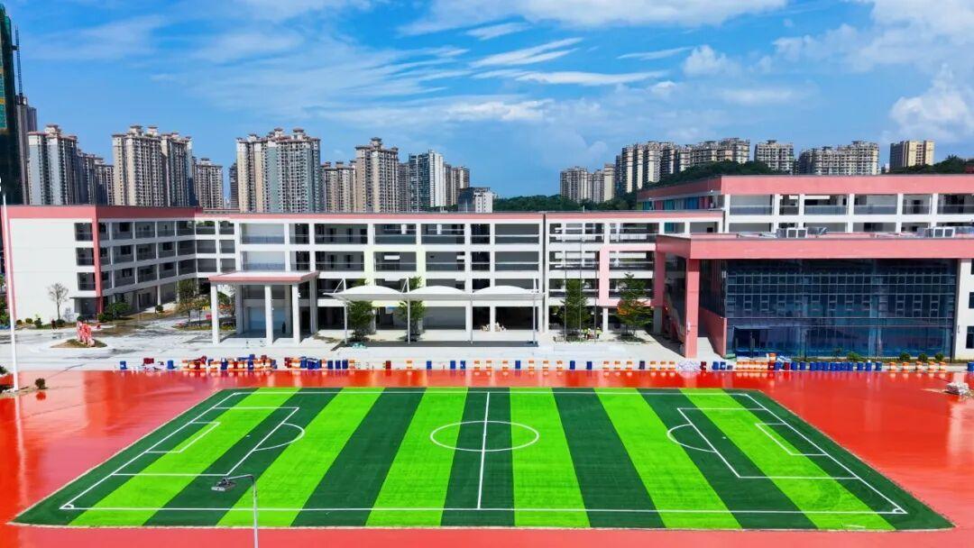 清城区松苏岭学校（小学部）9月开学！这个消息一出可谓是爆炸性消息，因为身处东城，