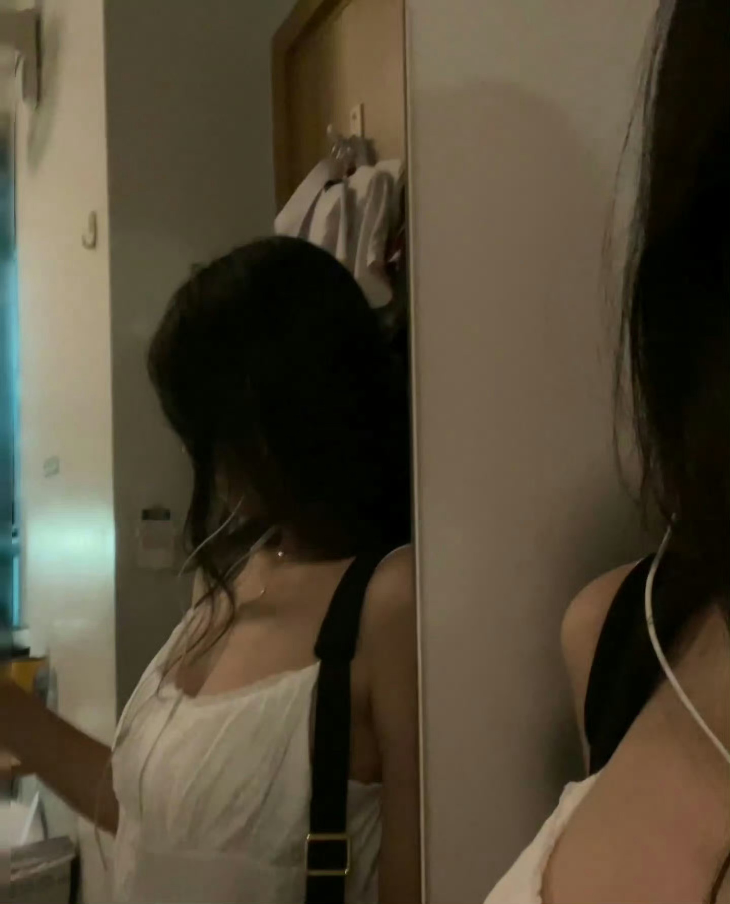 快说我是不是美女 说不是把你删了  青岛·青岛石老人海水浴场