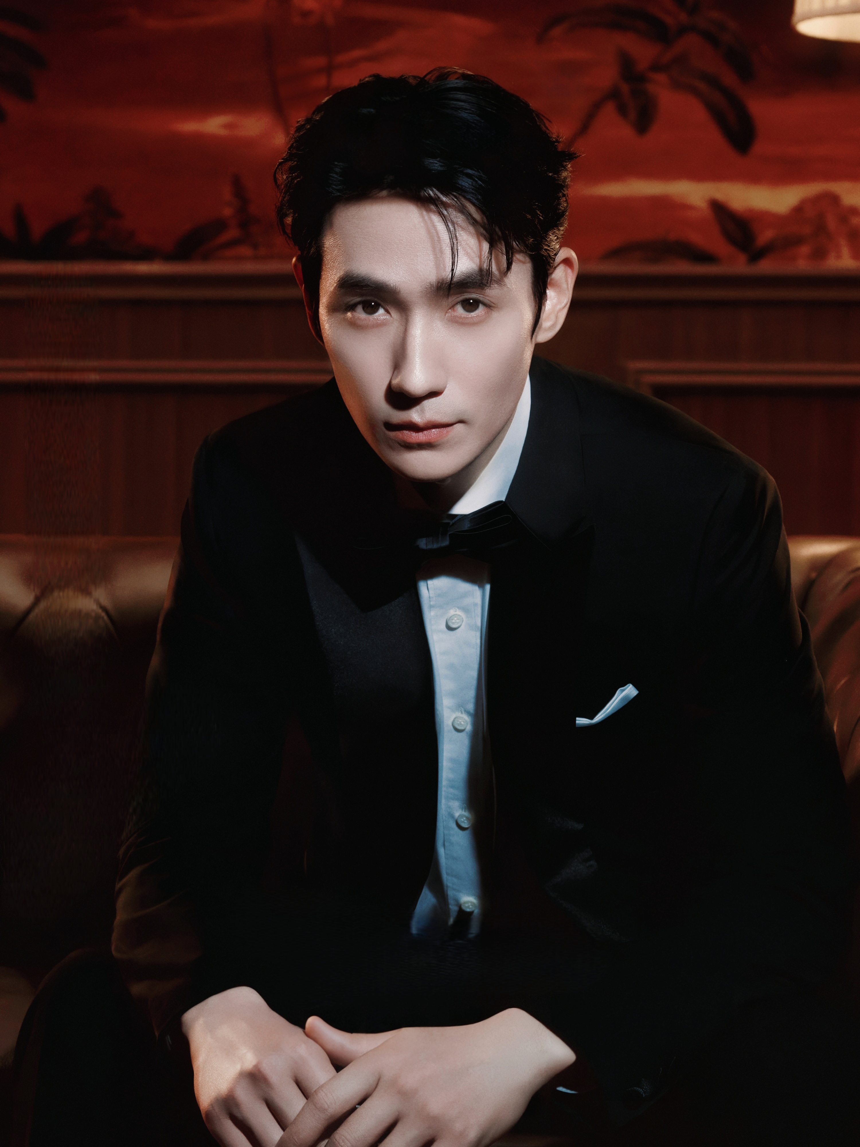 好贵气！朱一龙雅诗兰黛全球护肤代言人朱一龙