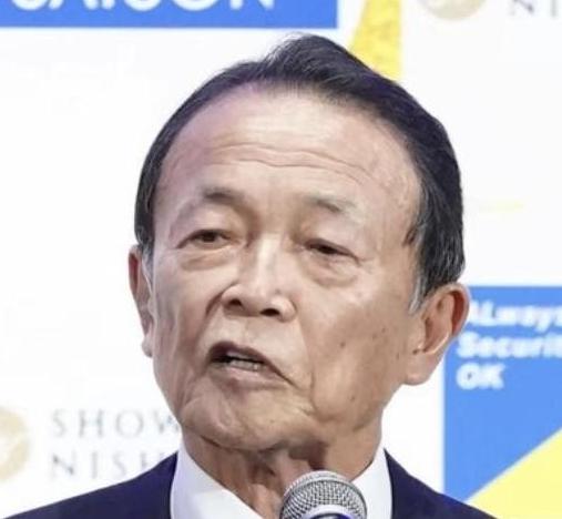 德国在反思二战，日本在复刻二战剧本——麻生太郎的坦白，把右翼的野心照得底裤都不剩