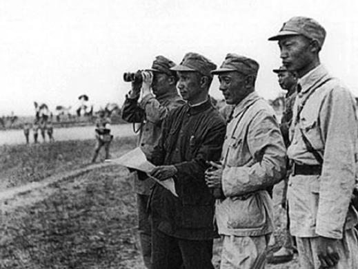 1947年5月，孟良崮山头，张灵甫守着电话，一遍一遍打出去。

"李天霞，你在哪