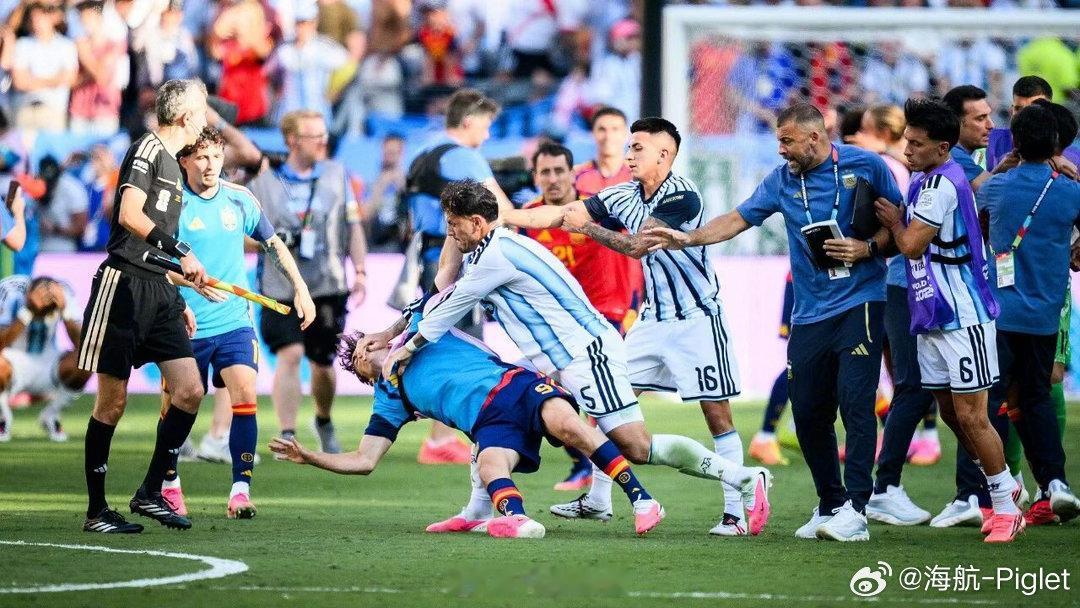 感觉就FIFA这种调查大概率最后都不了了之阿根廷队3人或面临长期禁赛FIFA正式