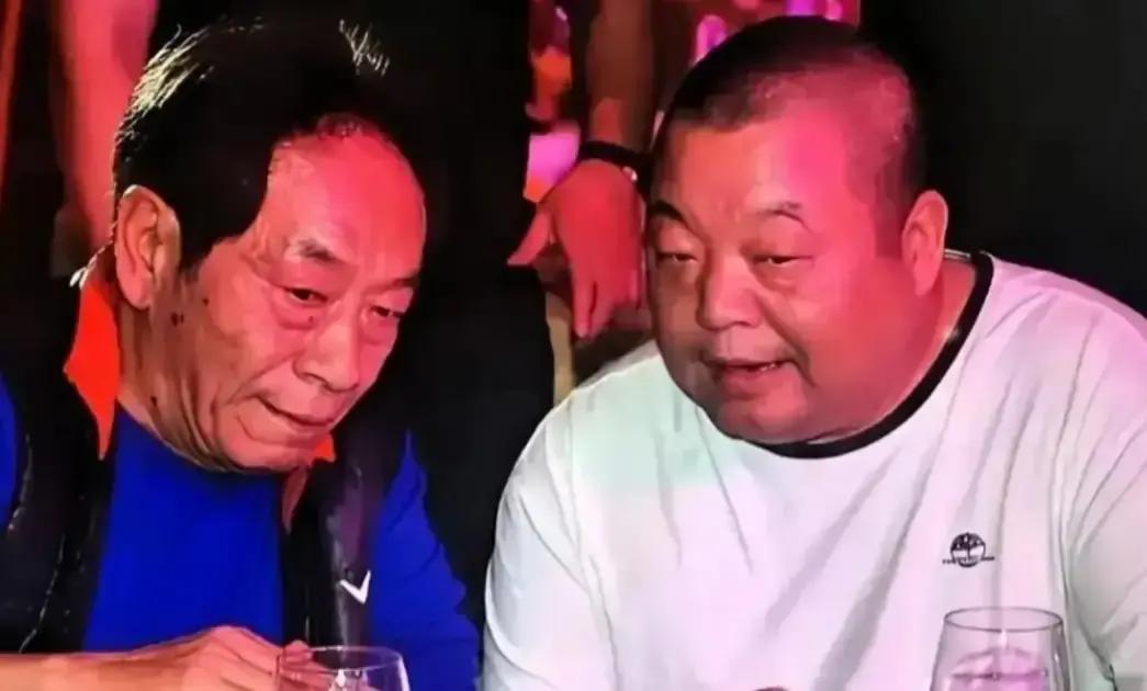 54岁的臧天朔，在去世前半年，把一生家底和所有值钱的手表、金链子，全砸进了了一场