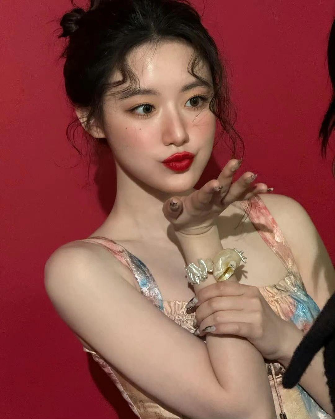 250427 舒华个人ig更新20p  📸