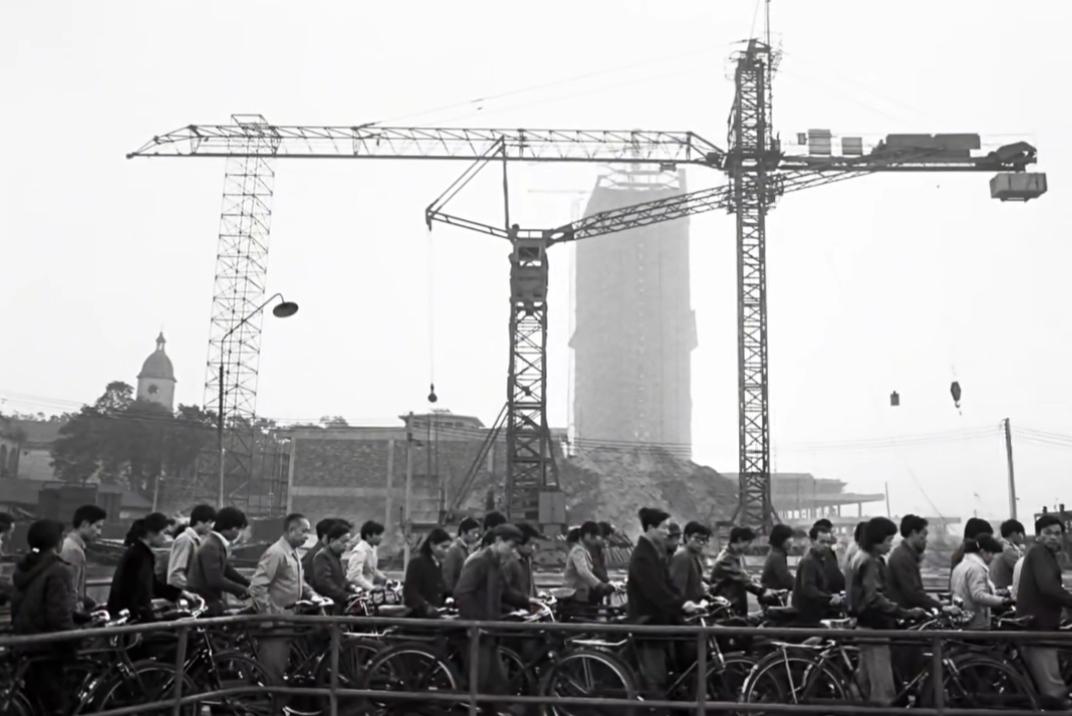 城市的老照片，留存着往昔的记忆。上世纪八十年代的1981年，昔日广州荔湾区黄沙码