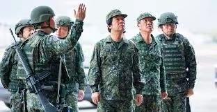 “台独”分子怂了！最新民调显示，过半台湾人认为“5年内两岸爆发战争”，只有15%