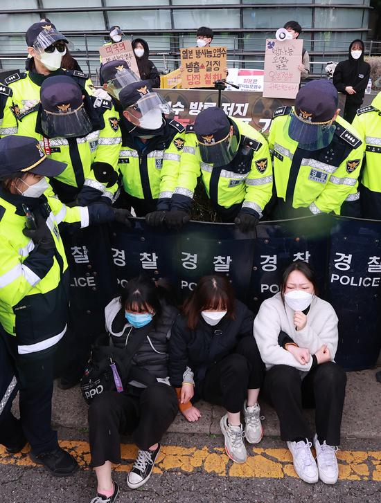 你没看错，剧情又反过来了！刚骂完日本“抢岛”，反被日本急眼抗议！这块巴掌大的礁石