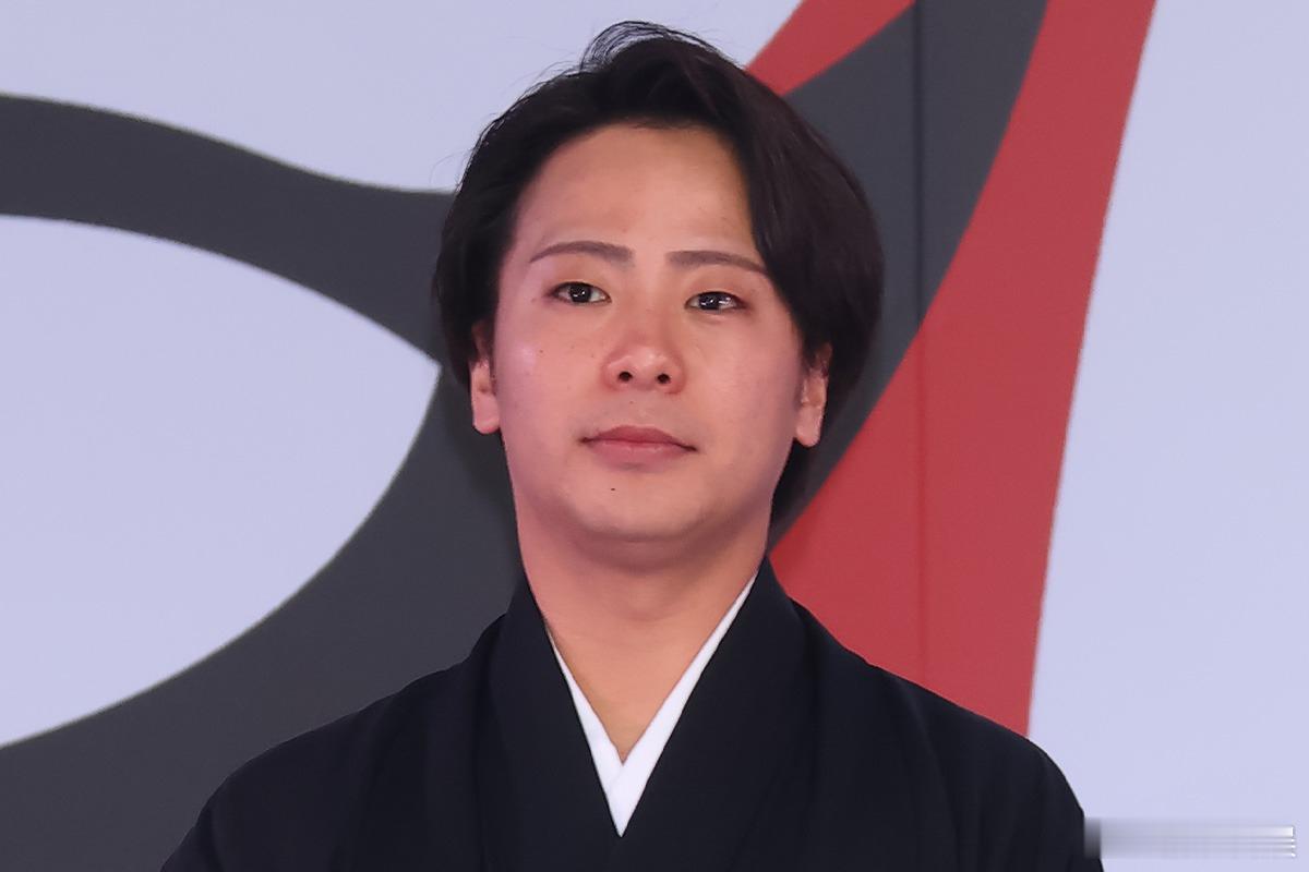 歌舞伎演员中村鹤松（30）将暂时进入谨慎期，原定于2月举行的初代中村舞鹤袭名仪式