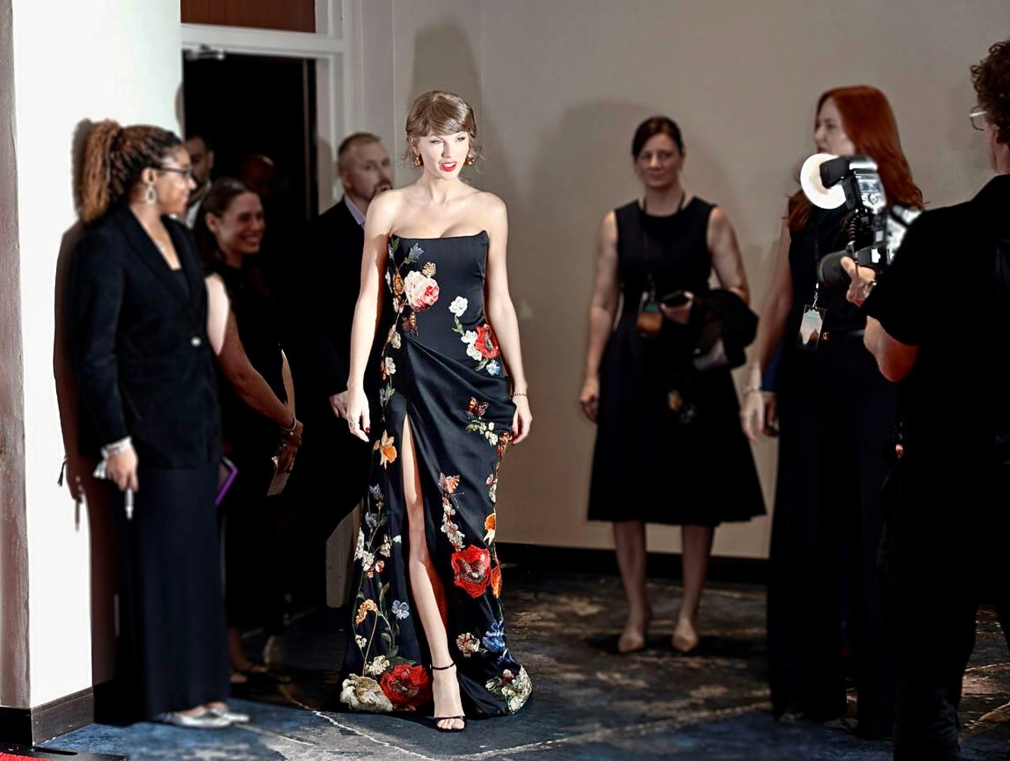 霉霉wwzz泰勒斯威夫特遭遇双重标准