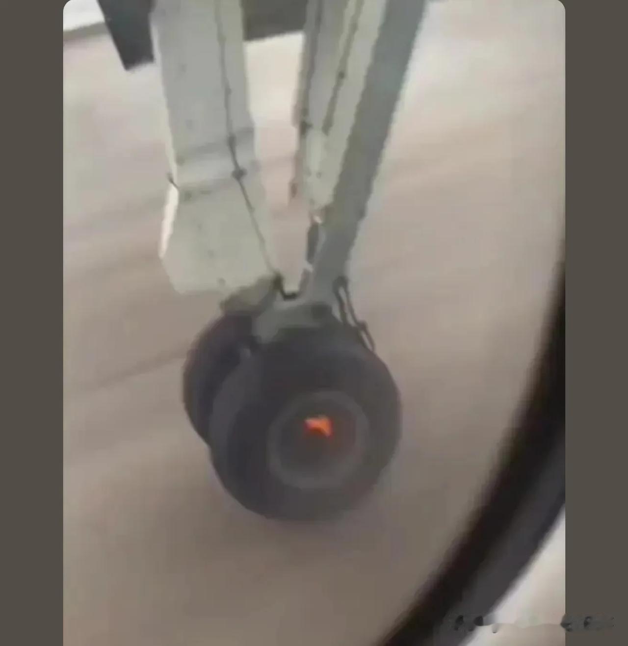 我跟你说了多少次，坐飞机就是睡觉，到了就到，没到就是没到

别担心，飞机轮子都是