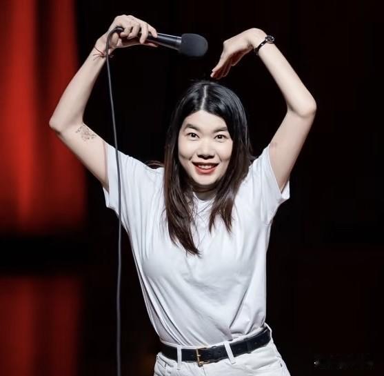 杨笠清空3大平台账号‼️3次代言翻车坑惨53亿市值
近日有网友发现打“拳”的杨笠