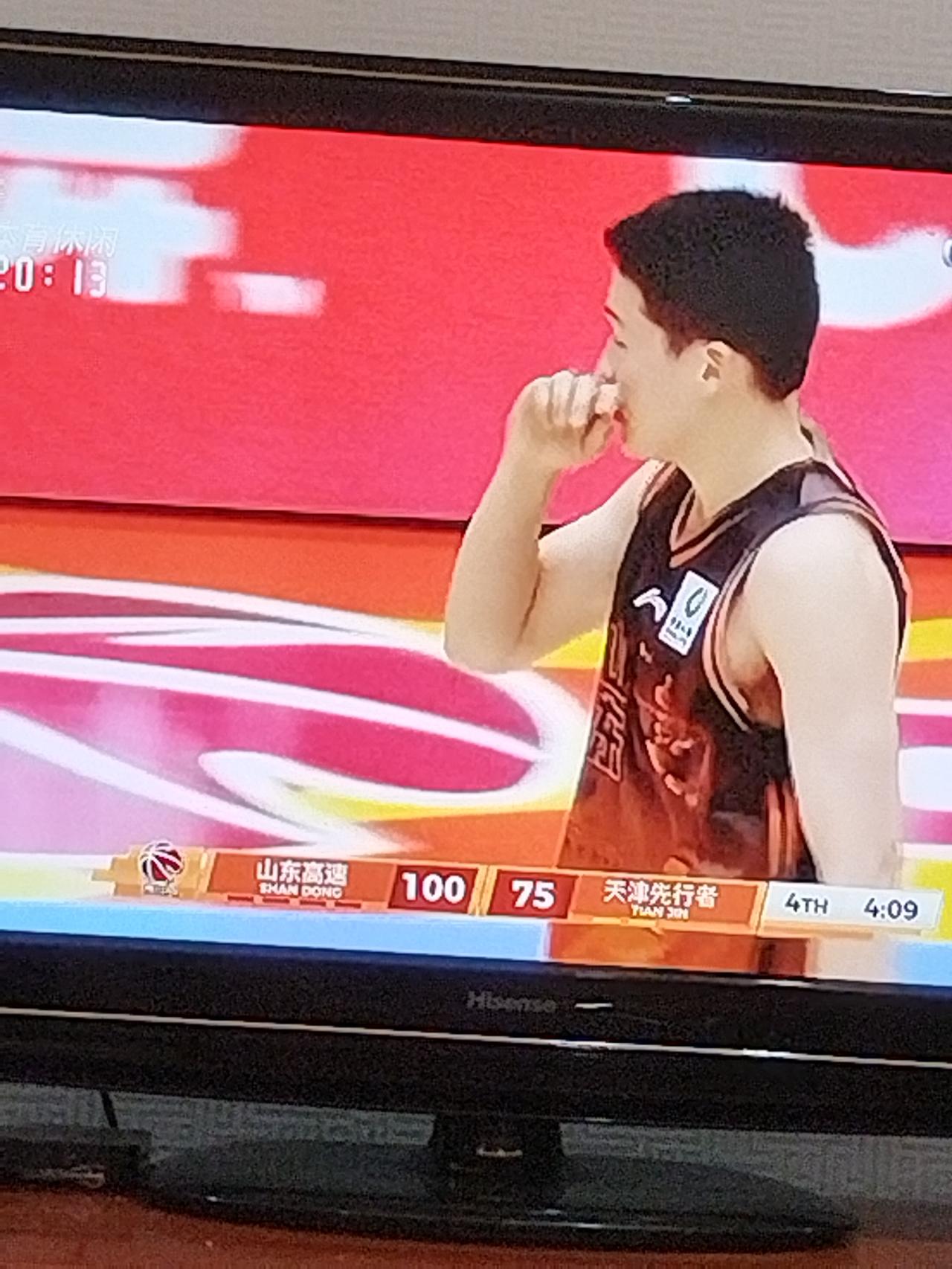 末节王证爆发，山东高速115:91主场大胜天津。
山东小将王证第4节投中四记3分