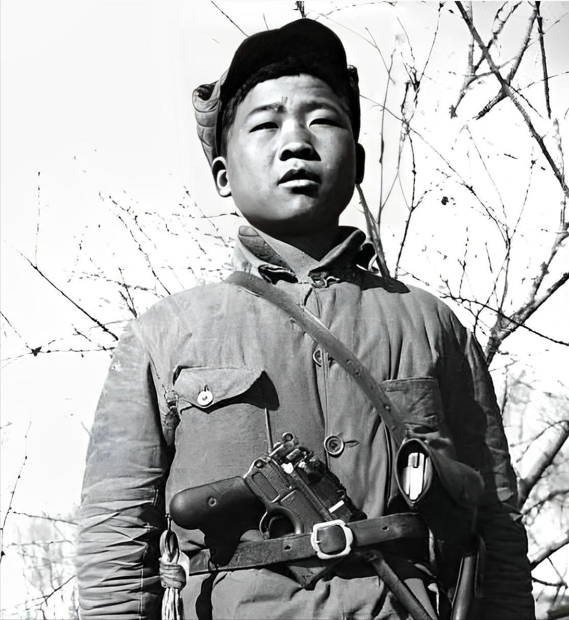1942年，16岁的八路军战士宋双来被日伪军包围，他迅速躲进高粱地里，谁知还是被