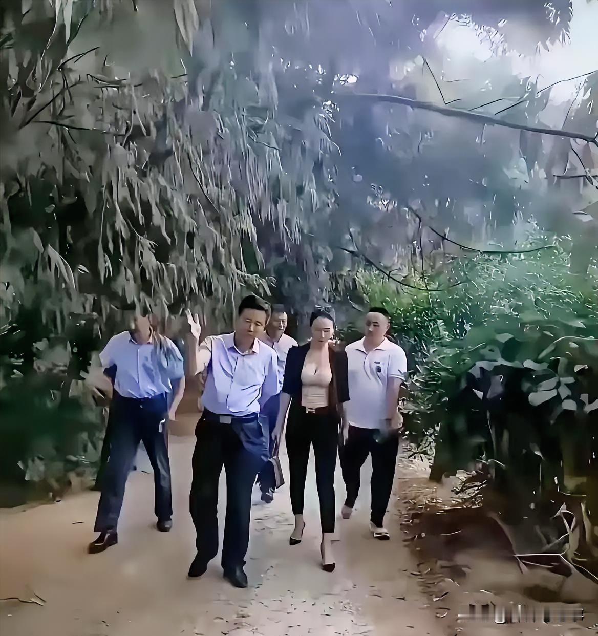 这是干什么呢？
这么大排面