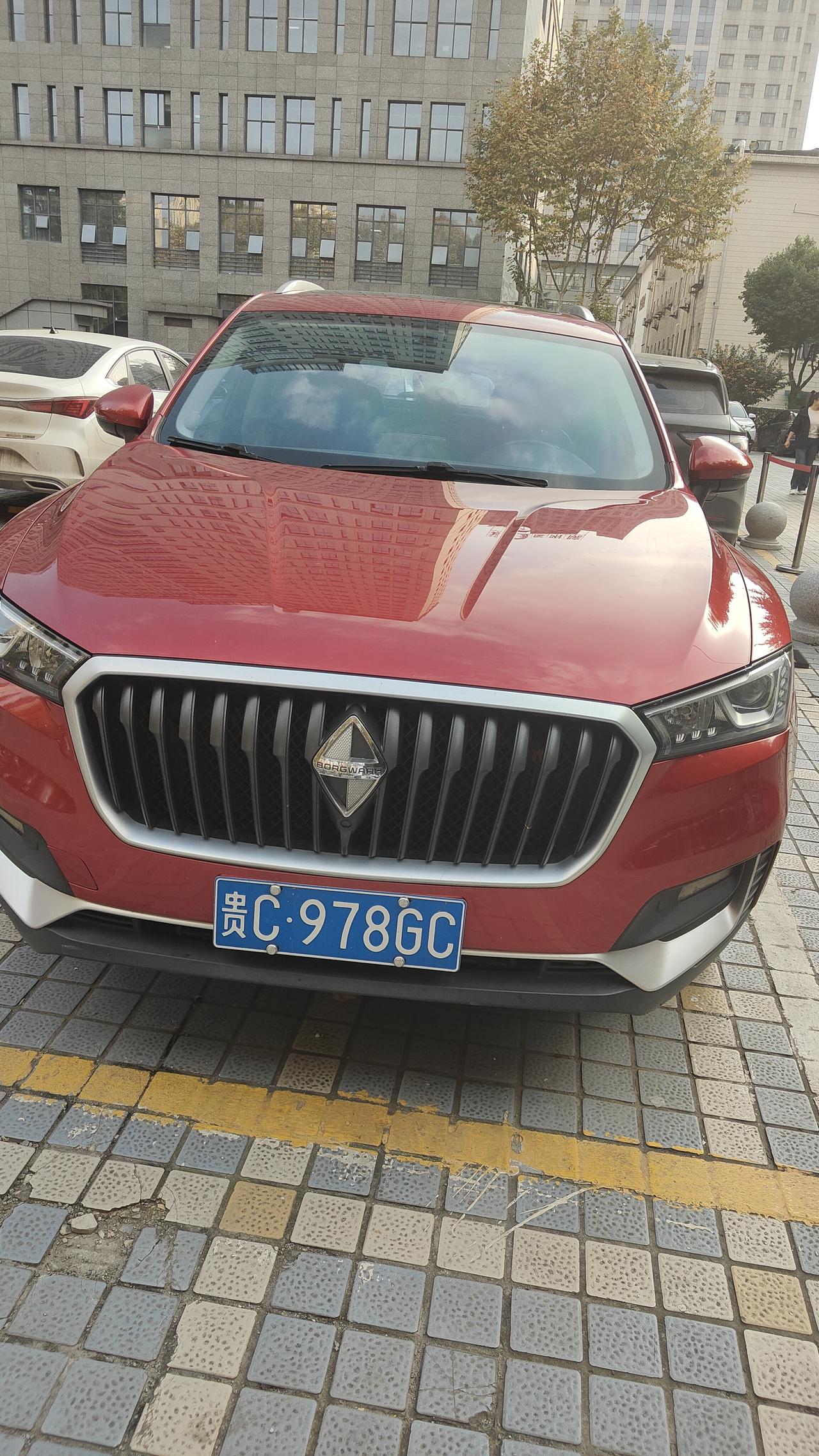 这个车我见过一次
这是宝沃汽车吧
这车卖的也不便宜
得十好几个W