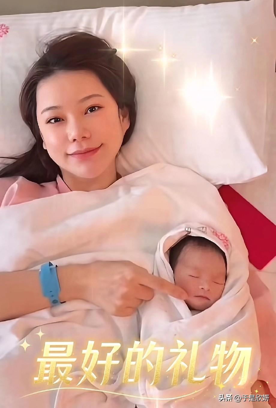 汪小菲马筱梅的儿子，眼睛和嘴巴是妈妈的，鼻子是爱新觉罗血统的。[呲牙]这个眼睛一