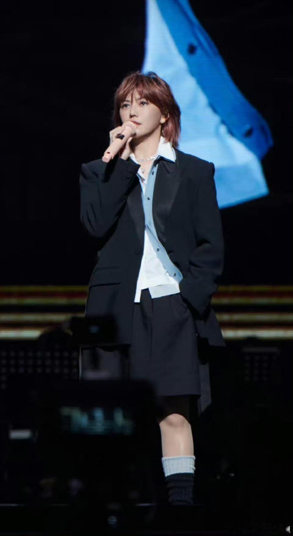 灵魂画手孙燕姿孙燕姿马年画小马 孙燕姿也太可爱了吧！马年画小马认真又温柔，草稿都