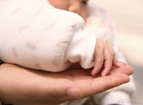 育儿家庭每月多300元补贴这个数字说的是育儿补贴，育儿家庭每月多了300元的补贴