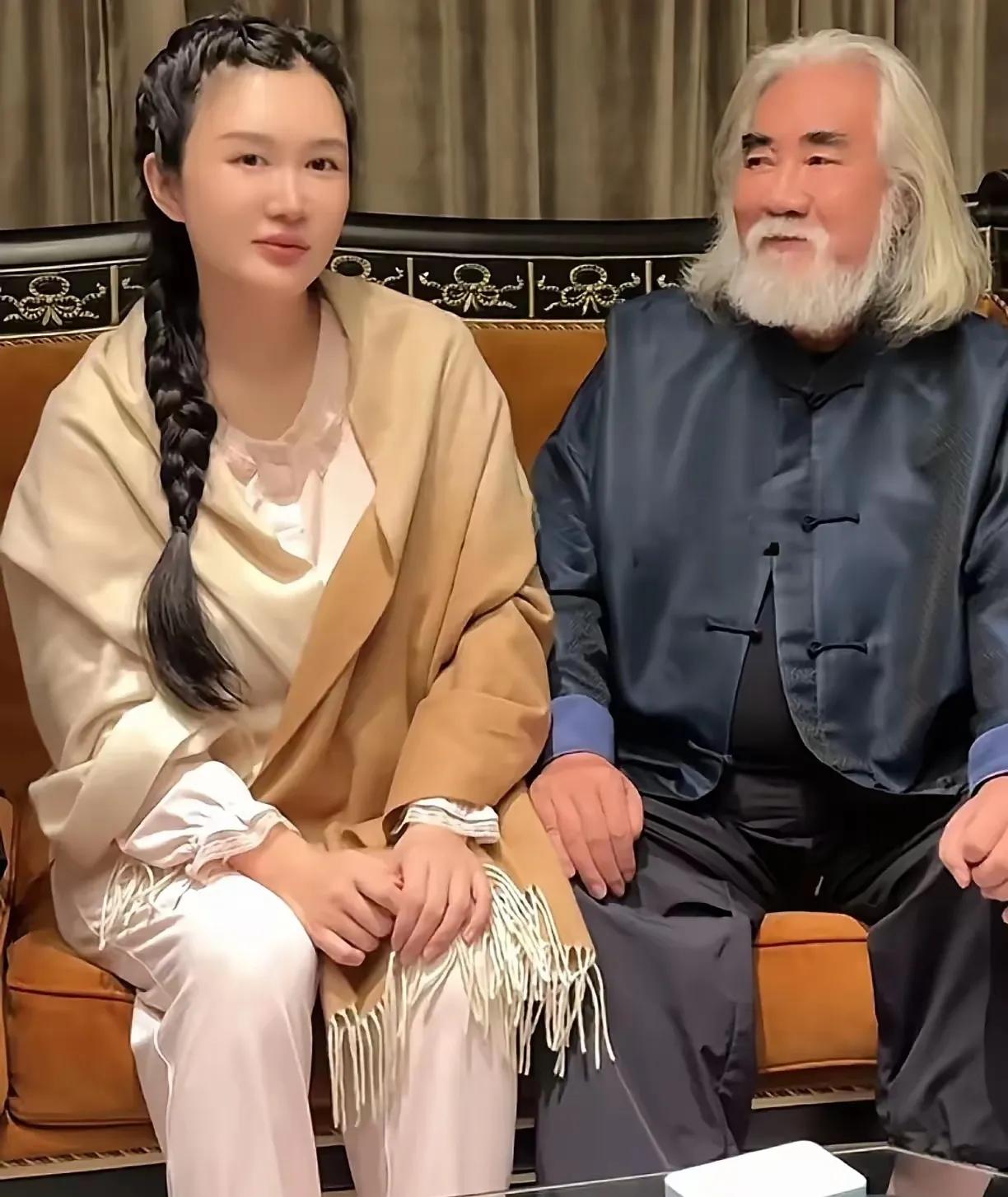 张纪中找个黄花大闺女也不难，为什么要娶二婚的杜星霖？因为杜星霖有黄花大闺女比不了