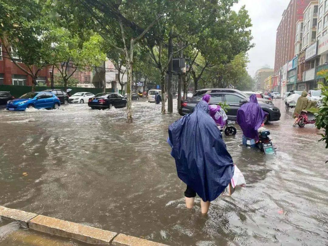 8月11日河南多地持续强降雨，阵风7到8级，当地文旅局发布通知，宝泉旅游区、南湾