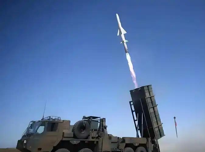 日本公然突破军事红线，多款远程导弹火速部署到位，射程覆盖近千公里范围，周边多国接