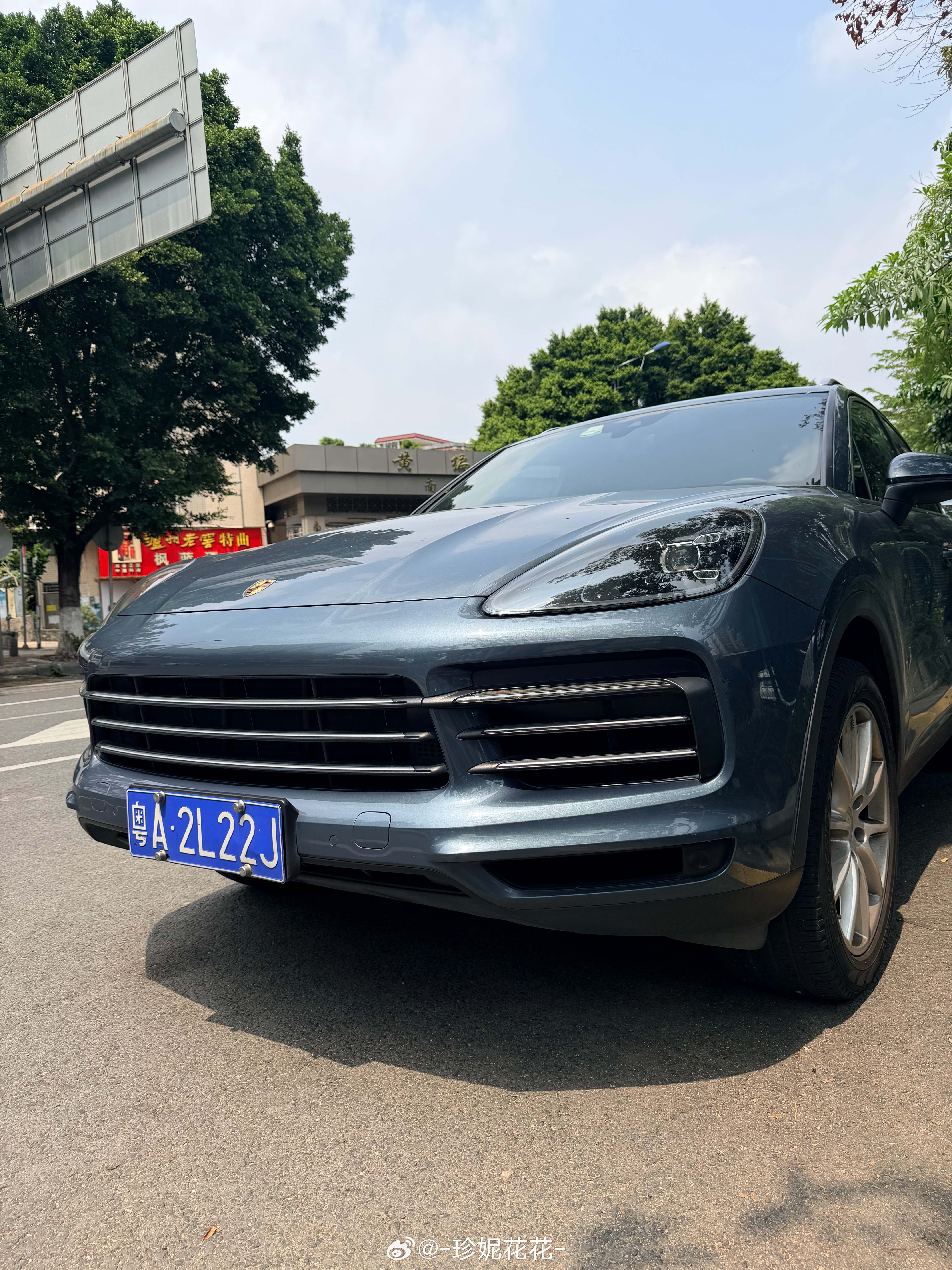 我一直在想一个问题就真的开燃油车的人，会很在意油价吗我刚问了我爸，现在卡宴加满多