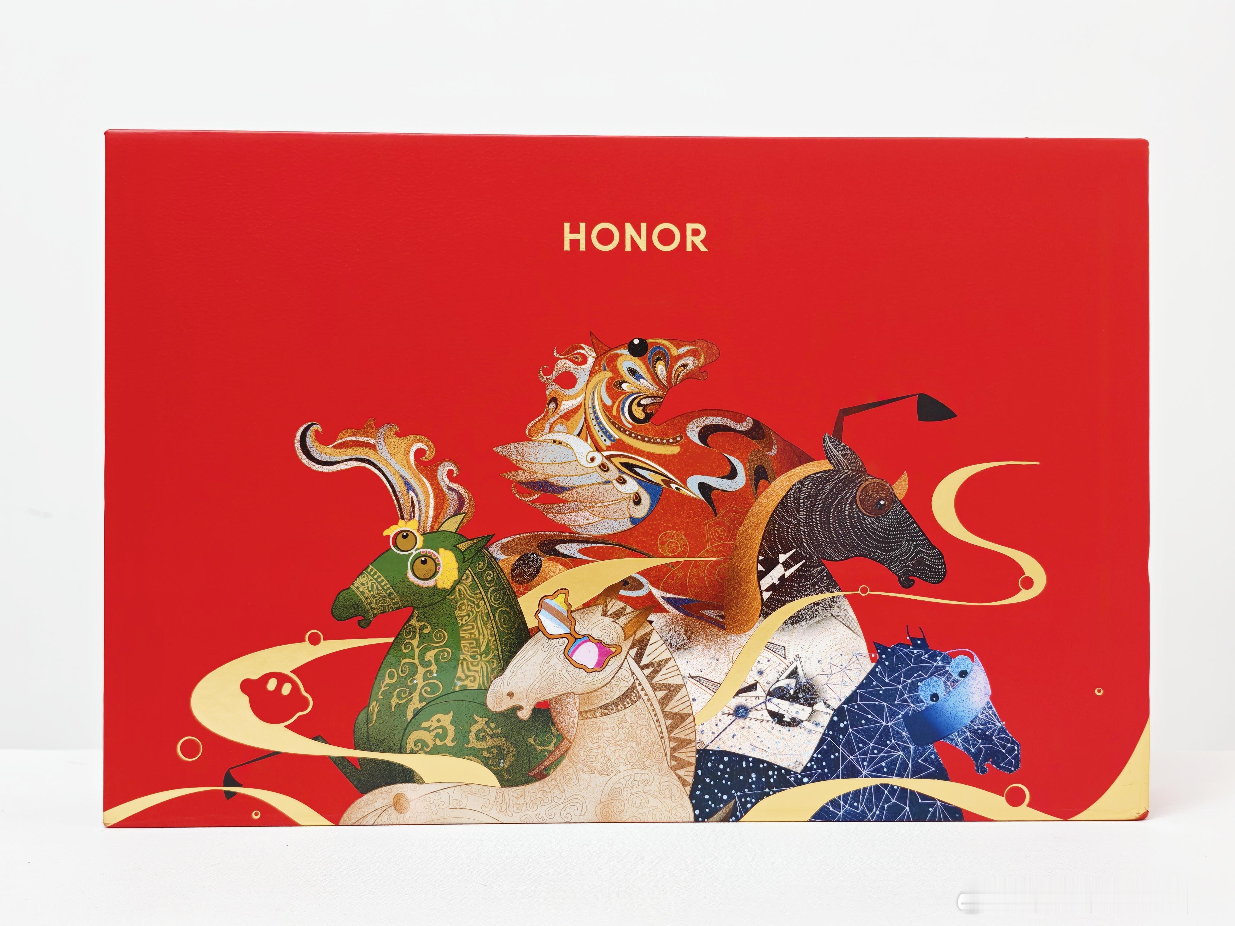 现在金价 这么高，荣耀还在2026年的新年礼盒里放了一个2mg的金子，太懂我们了