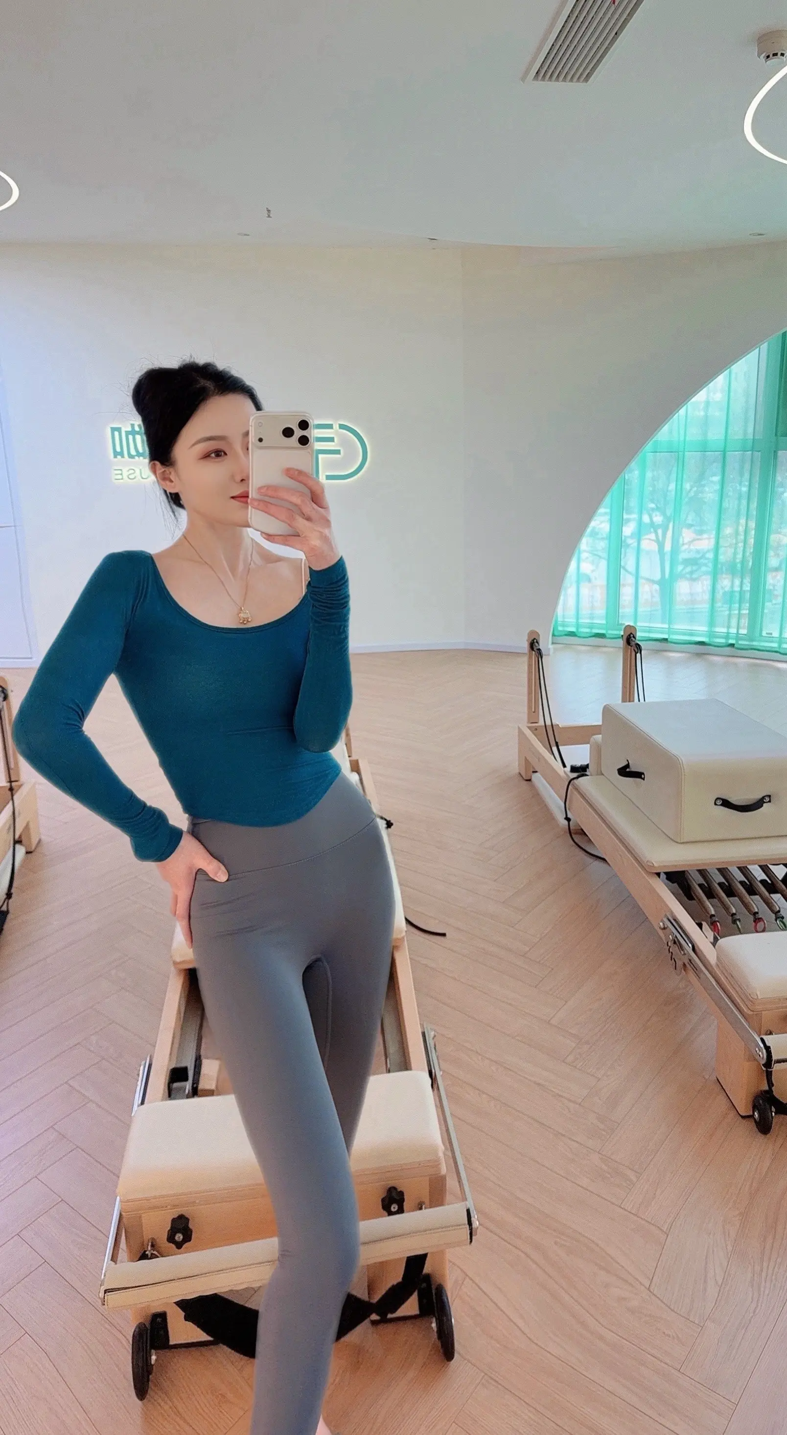 要逼自己优秀，然后骄傲的生活，心中有梦，知足坚定，温柔上进，你有多优秀...