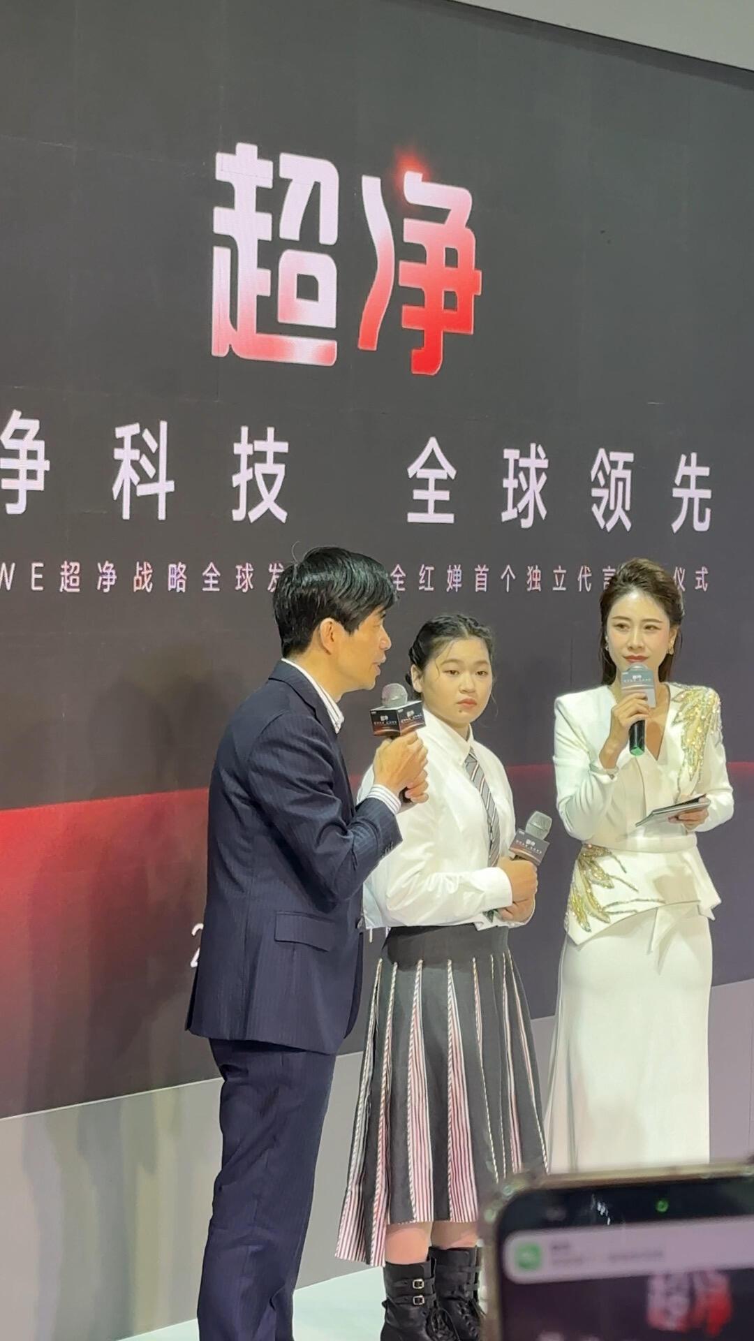 全没长肉了，看起来白白胖胖的，真的是好养活，跳水事业估计终止，也过的很好！
两次