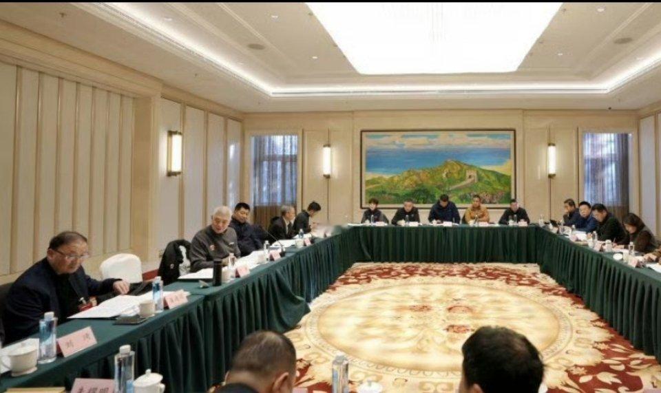 篮协又召开座谈会，邀请各省的篮协主要负责人，投资人和CBA公司等。照片中看到了一