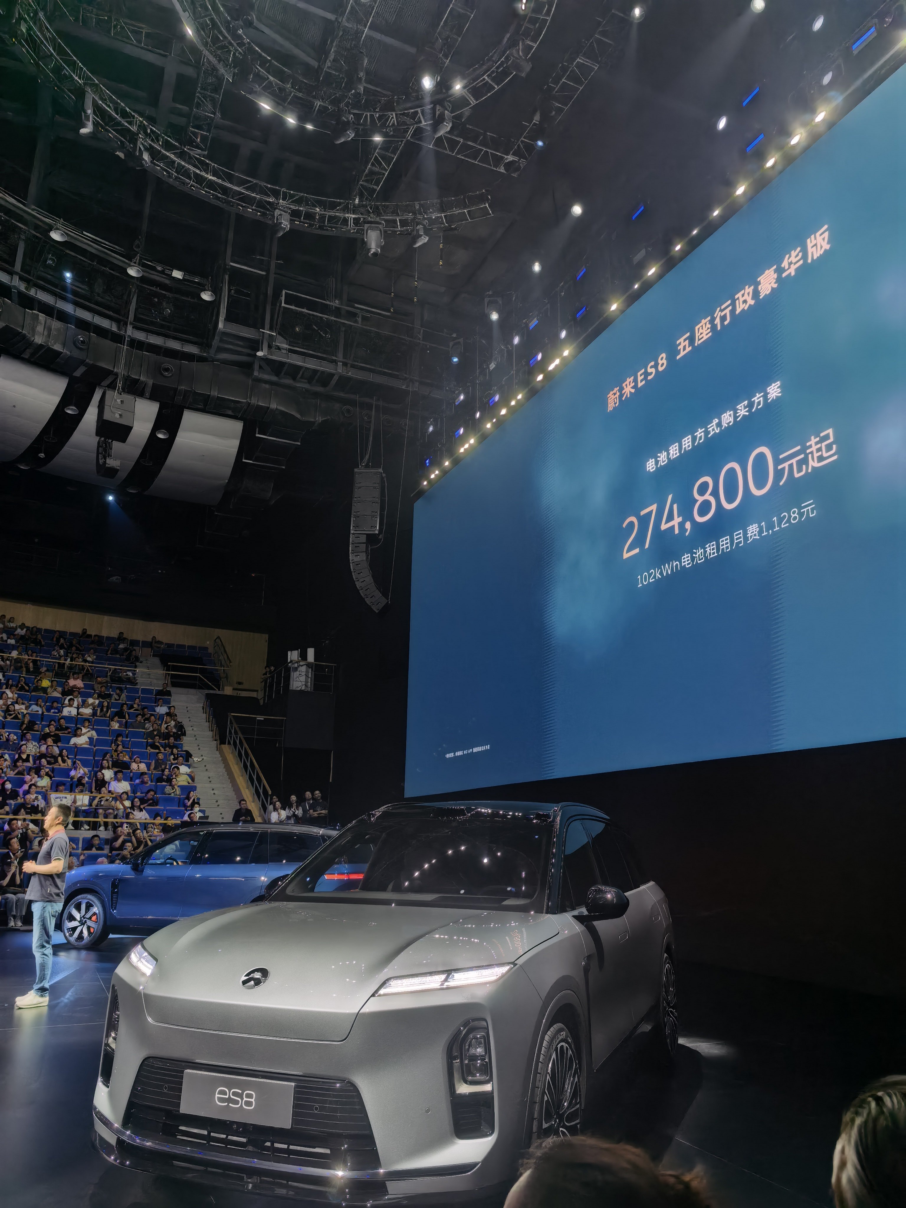 蔚来ES8大五座版这个价格大家觉得怎么样？比六座版少了24000看来确实比乐道稍