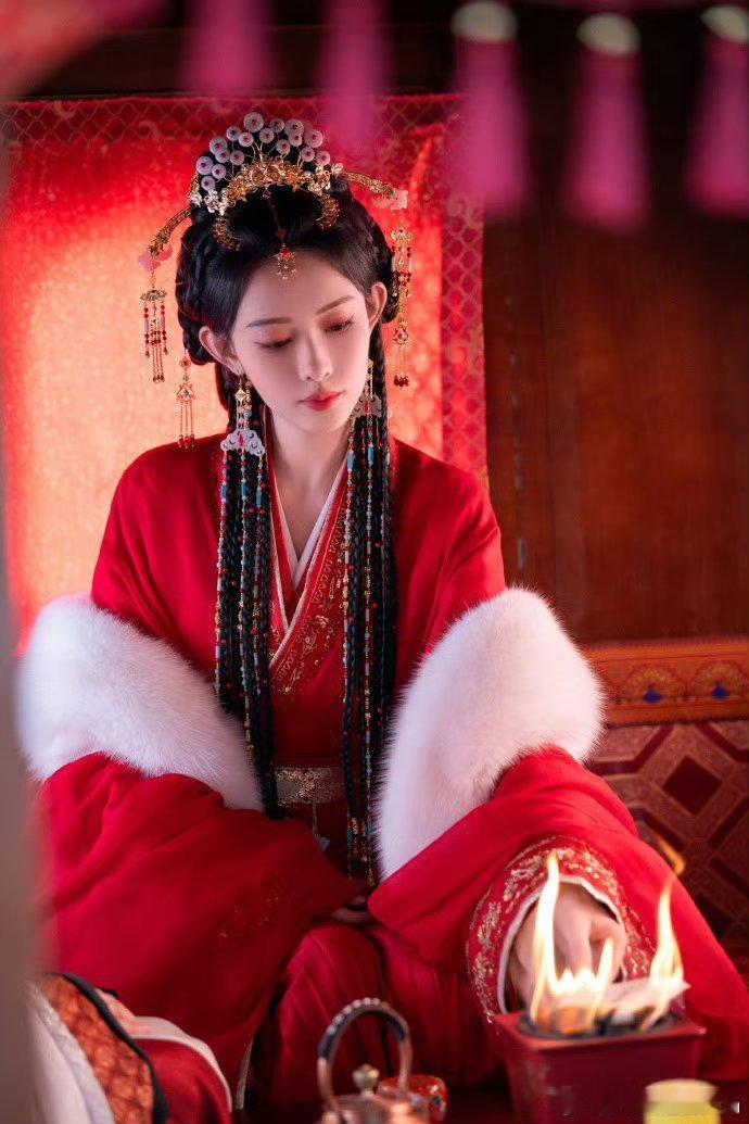 恋爱还得是暧昧期 非常权威的两个人呀，快点谈恋爱吧[打call]眼神拉丝比木具还