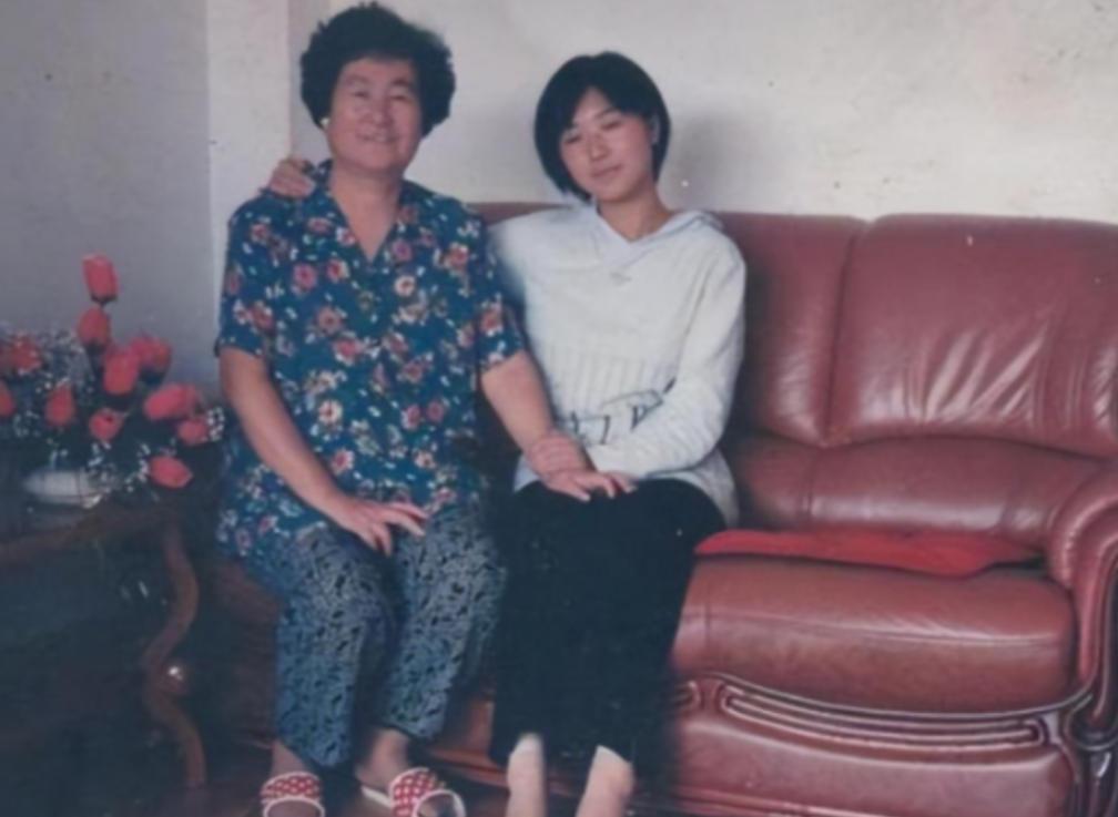 2000年，一对辽宁夫妇借了8万元将女儿送出国留学。可几年之后，女儿就再无音讯。