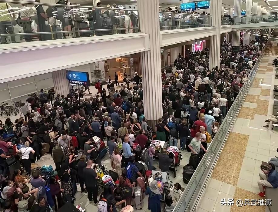 以色列现在是不允许拍照的，但外网还是传出了一些特拉维夫被炸得惨不忍睹的照片。
