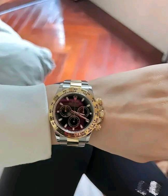 大家注意了，温州的曹女士在网上卖掉自己的一个手表，价格14.8万，怎知刚收到款银