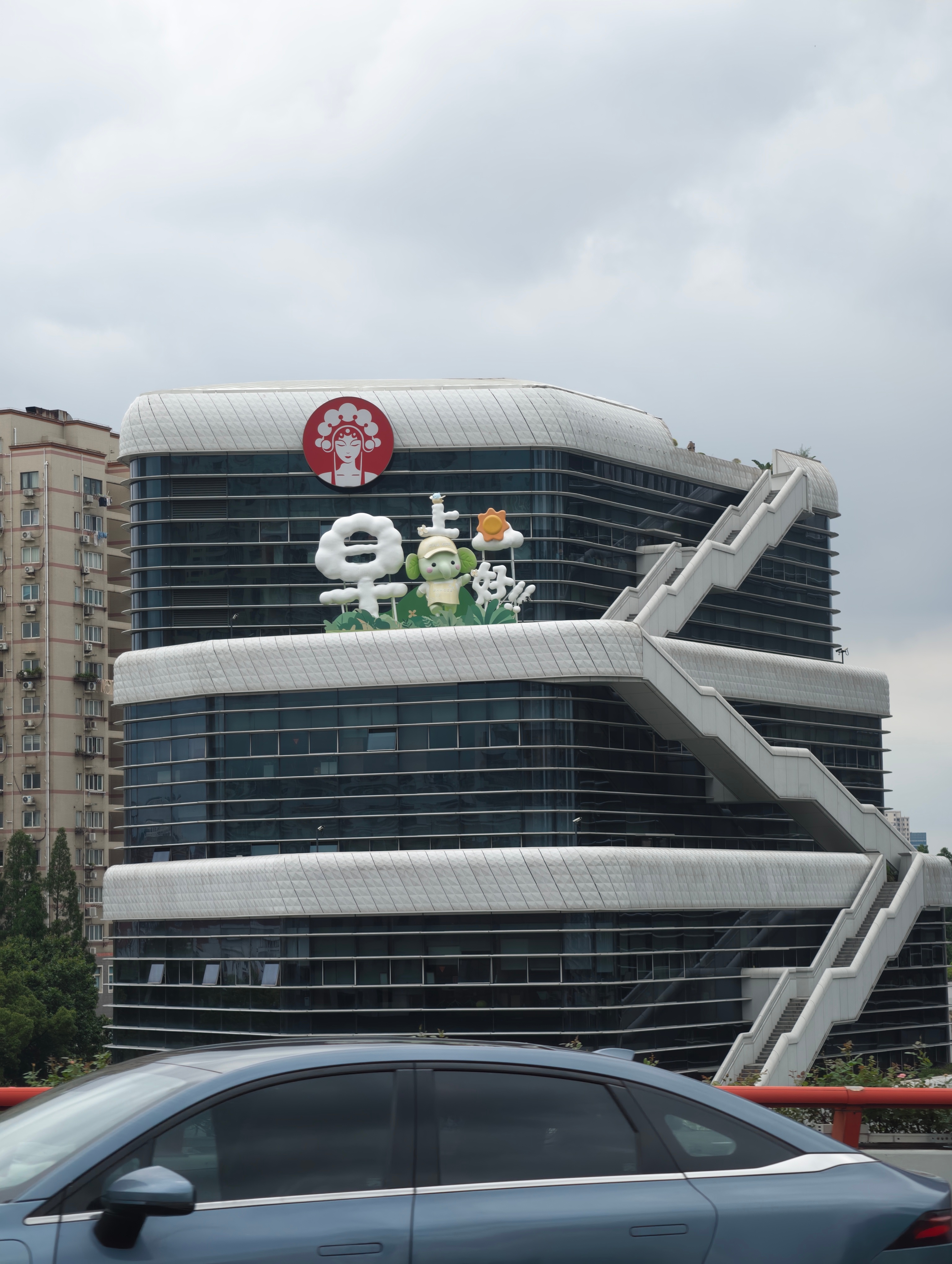 卖茶饮也是厉害，霸王茶姬全球总部大楼 上海