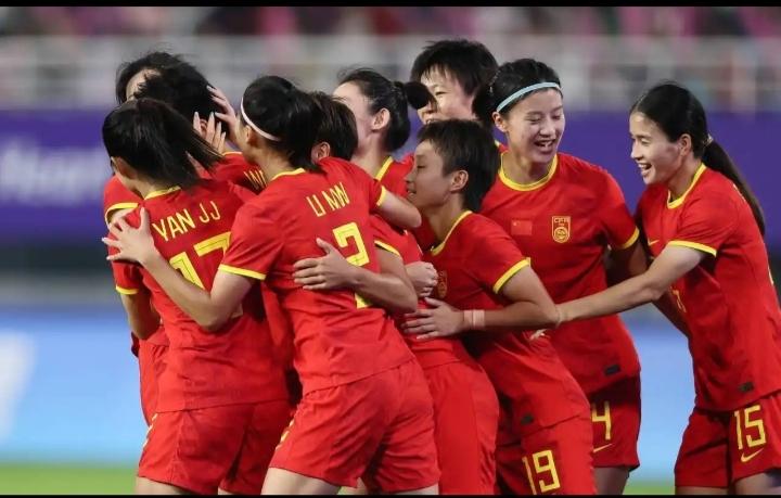 本届女足亚洲杯预测：中国队进不了四强！
     看了中国队前两场小组赛，尽管面